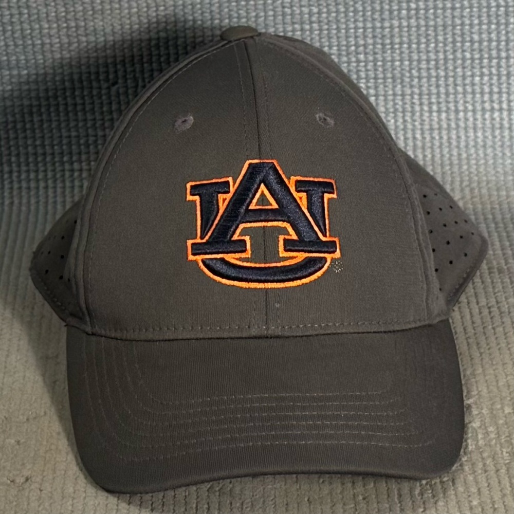 Top of‎ the World Auburn Tigers Gray Stretch Hat
